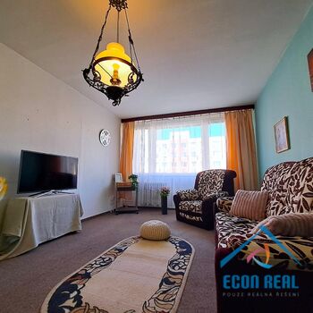 Prodej rodinného, světlého bytu 4+1, 74,6 m2 s lodžií a sklepem, sídliště Cukrovar, Kralupy n/V.