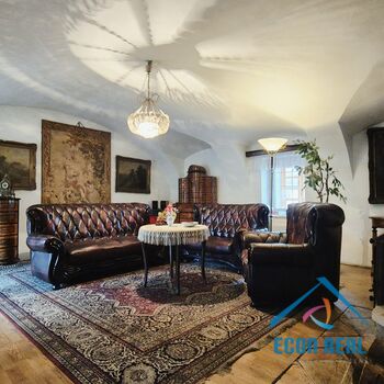 Prodej zemědělské usedlosti s RD, přístavbami, konírnou, studnou a zahradou.