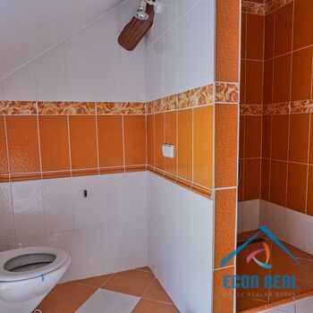 Prodej zemědělské usedlosti s RD, přístavbami, konírnou, studnou a zahradou.