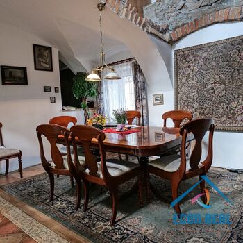 Prodej zemědělské usedlosti s RD, přístavbami, konírnou, studnou a zahradou.