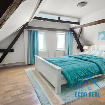 Prodej zemědělské usedlosti s RD, přístavbami, konírnou, studnou a zahradou.