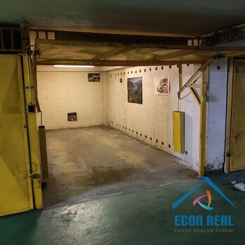 Pronájem garáže v garážovém domě, Čimická, Praha 8