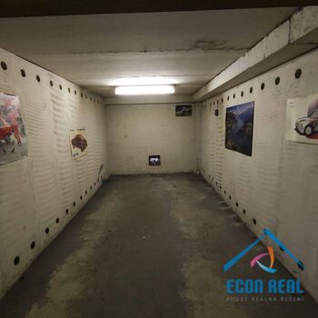 Pronájem garáže v garážovém domě, Čimická, Praha 8