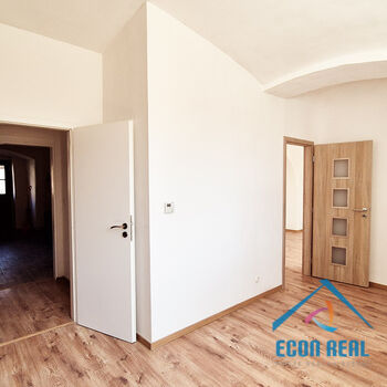 Pronájem světlého bytu 2kk, 40 m2, Mariánské nám., Stará Boleslav