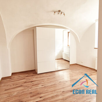 Pronájem světlého bytu 2kk, 40 m2, Mariánské nám., Stará Boleslav