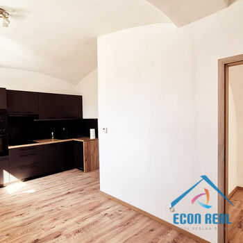 Pronájem světlého bytu 2kk, 40 m2, Mariánské nám., Stará Boleslav