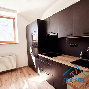 Pronájem světlého bytu 2kk, 40 m2, Mariánské nám., Stará Boleslav