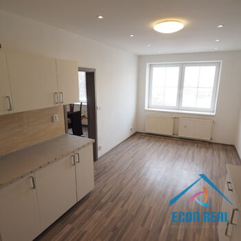 Prodej nájemního činžovního domu u zámku, Husovo nám., Benátky nad Jizerou