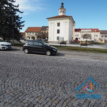 Prodej nájemního činžovního domu u zámku, Husovo nám., Benátky nad Jizerou