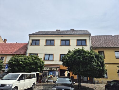 Fotografie nemovitosti - Prodej nájemního činžovního domu u zámku, Husovo nám., Benátky nad Jizerou