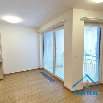 Pronájem vzdušného bytu 1kk, s lodžií, sklepem a parkováním, novostavba BD Divišovská, Praha, Chodov