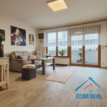 Prodej útulného bytu 1kk s lodžií, sklepem a garážovým stáním, Sluneční náměstí, Praha 13 Stodůlky