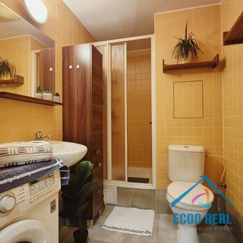 Prodej útulného bytu 1kk s lodžií, sklepem a garážovým stáním, Sluneční náměstí, Praha 13 Stodůlky