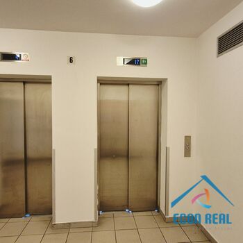 Prodej útulného bytu 1kk s lodžií, sklepem a garážovým stáním, Sluneční náměstí, Praha 13 Stodůlky