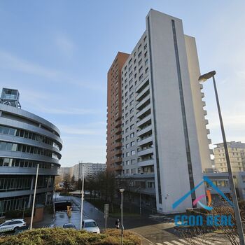 Prodej útulného bytu 1kk s lodžií, sklepem a garážovým stáním, Sluneční náměstí, Praha 13 Stodůlky