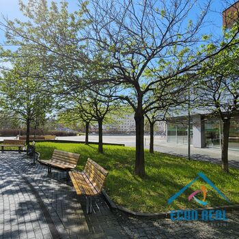 Prodej útulného bytu 1kk s lodžií, sklepem a garážovým stáním, Sluneční náměstí, Praha 13 Stodůlky