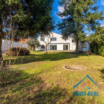 Pronájem úžasného RD 5KK s 3 koupelnami - 224 m2, se zahradou a garáží, Na Konečné, Praha 4 Písnice
