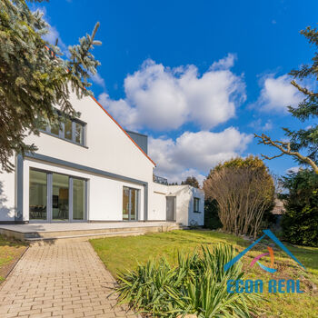 Pronájem úžasného RD 5KK s 3 koupelnami - 224 m2, se zahradou a garáží, Na Konečné, Praha 4 Písnice