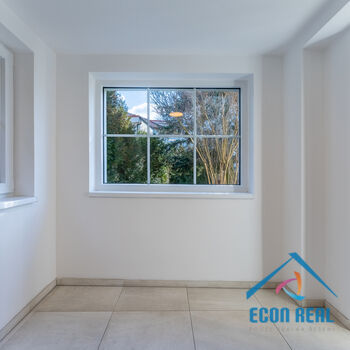 Pronájem úžasného RD 5KK s 3 koupelnami - 224 m2, se zahradou a garáží, Na Konečné, Praha 4 Písnice