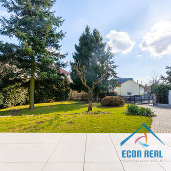 Pronájem úžasného RD 5KK s 3 koupelnami - 224 m2, se zahradou a garáží, Na Konečné, Praha 4 Písnice