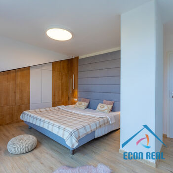 Pronájem úžasného RD 5KK s 3 koupelnami - 224 m2, se zahradou a garáží, Na Konečné, Praha 4 Písnice