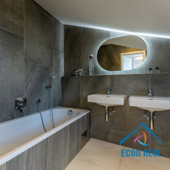 Pronájem úžasného RD 5KK s 3 koupelnami - 224 m2, se zahradou a garáží, Na Konečné, Praha 4 Písnice