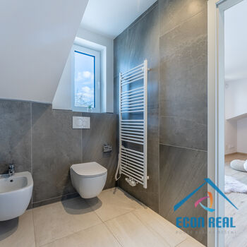 Pronájem úžasného RD 5KK s 3 koupelnami - 224 m2, se zahradou a garáží, Na Konečné, Praha 4 Písnice