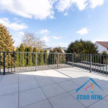 Pronájem úžasného RD 5KK s 3 koupelnami - 224 m2, se zahradou a garáží, Na Konečné, Praha 4 Písnice