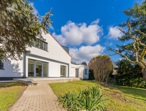 Fotografie nemovitosti - Pronájem úžasného RD 5KK s 3 koupelnami - 224 m2, se zahradou a garáží, Na Konečné, Praha 4 Písnice