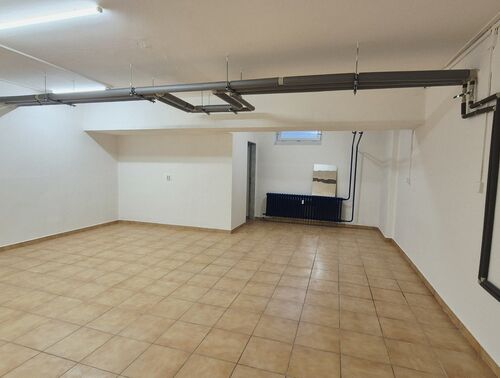 Fotografie nemovitosti - Pronájem nebytového prostoru 42 m2 se soc. zázemím v panelovém domě, Pohnertova, Praha 8 Kobylisy