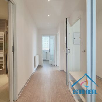Pronájem bytu 3+1, 82 m2, balkon, 2 garáže, Královická ul., Praha 10 Strašnice,