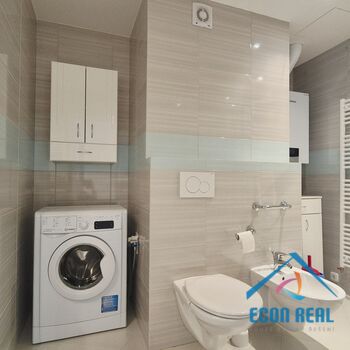 Pronájem bytu 3+1, 82 m2, balkon, 2 garáže, Královická ul., Praha 10 Strašnice,
