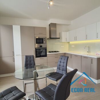 Pronájem bytu 3+1, 82 m2, balkon, 2 garáže, Královická ul., Praha 10 Strašnice,