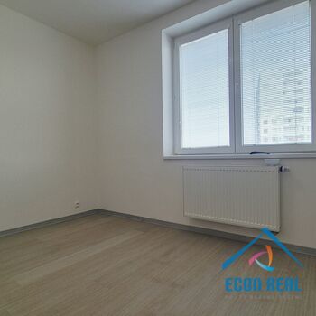 Pronájem bytu 3+1, 82 m2, balkon, 2 garáže, Královická ul., Praha 10 Strašnice,