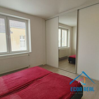 Pronájem bytu 3+1, 82 m2, balkon, 2 garáže, Královická ul., Praha 10 Strašnice,
