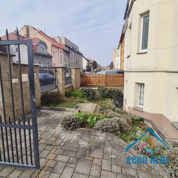 Pronájem bytu 3+1, 82 m2, balkon, 2 garáže, Královická ul., Praha 10 Strašnice,