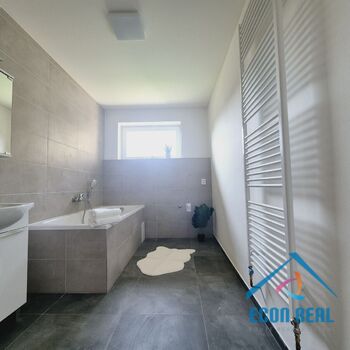 Prodej domu se dvěma byty, garáže, zahrada 2815 m2, Ústí u Staré Paky