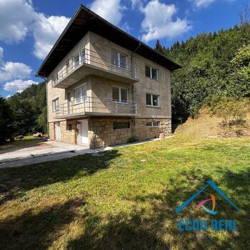 Prodej domu se dvěma byty, garáže, zahrada 2815 m2, Ústí u Staré Paky
