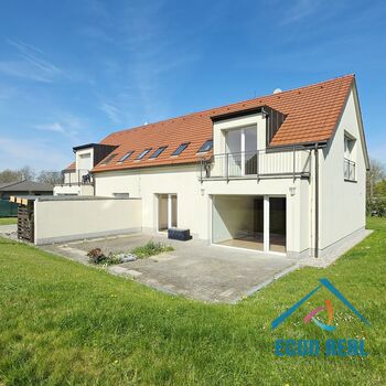 Pronájem velmi prostorného domu 6+kk s terasou, zahradou a garáží, Magnoliova, Jesenice-Osnice