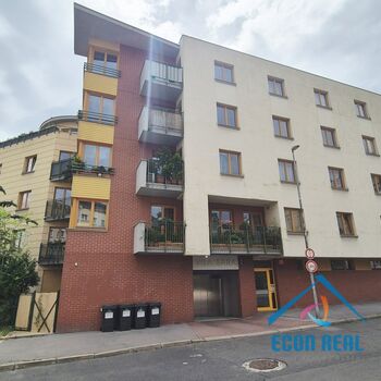 Pronájem vzdušného a světlého bytu 3+kk s terasou, Krejčího, Praha 8 Libeň