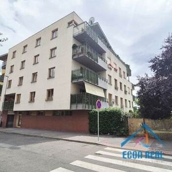 Pronájem vzdušného a světlého bytu 3+kk s terasou, Krejčího, Praha 8 Libeň