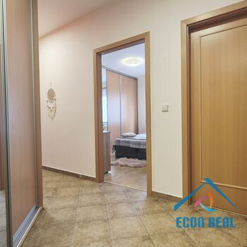 Pronájem vzdušného a světlého bytu 3+kk s terasou, Krejčího, Praha 8 Libeň