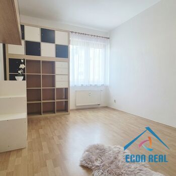Pronájem vzdušného a světlého bytu 3+kk s terasou, Krejčího, Praha 8 Libeň