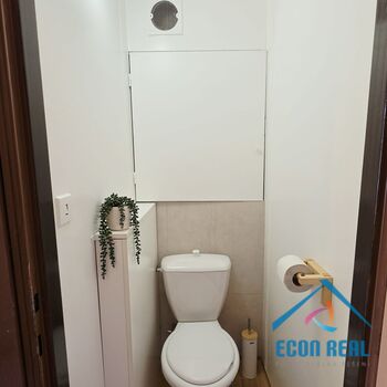 Pronájem světlého bytu 2+kk s parkováním a zahradou, 45 m2, Na Pláni, Praha 5 Smíchov