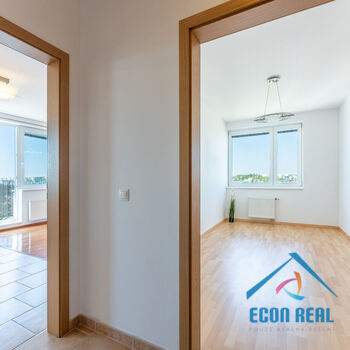 Prodej komfortního bytu 3+kk, 83 m2, balkon, sklep, 2 garážová stání, Symfonická, Praha 5