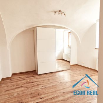 Pronájem světlého bytu 2kk, 40 m2, Mariánské nám., Stará Boleslav