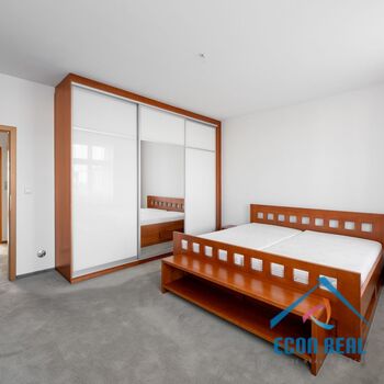 Krásný, rodinný byt 4+kk s parkováním, 128m2, Na Rozcestí, Praha 9 Libeň,