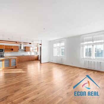 Krásný, rodinný byt 4+kk s parkováním, 128m2, Na Rozcestí, Praha 9 Libeň,
