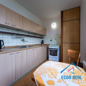 Prodej domu se zahradou, 830 m2, ul. Na Veselí, Jesenice