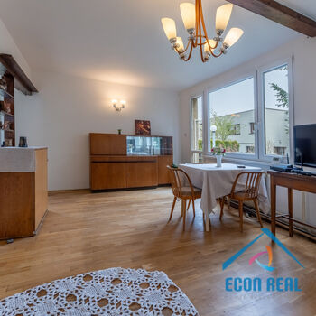 Prodej domu se zahradou, 830 m2, ul. Na Veselí, Jesenice